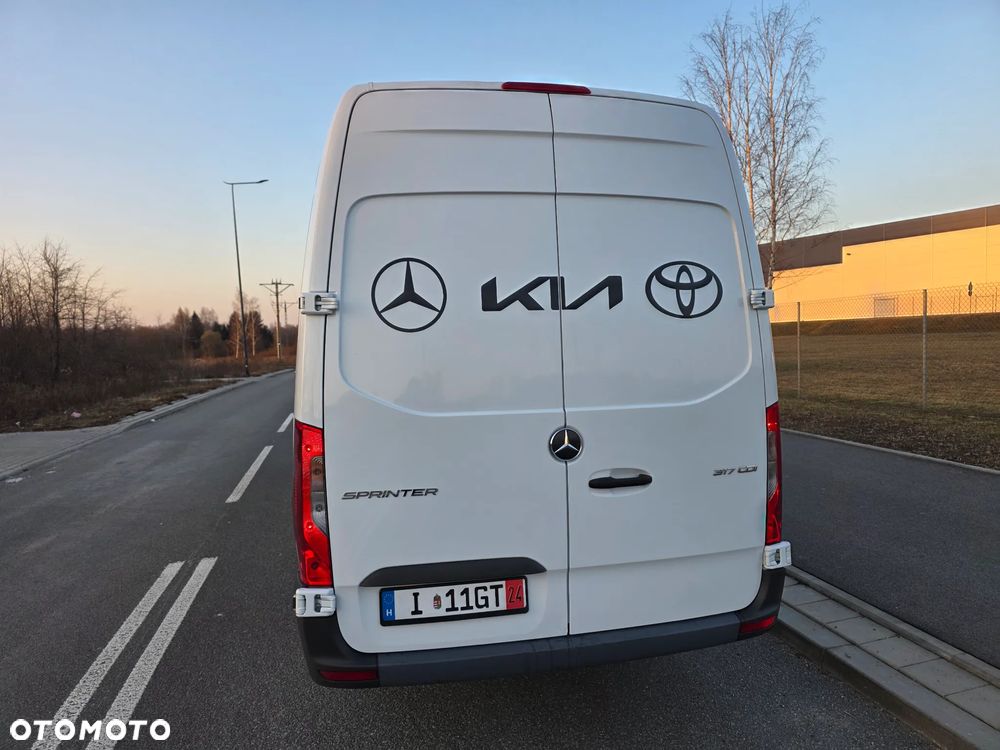 Mercedes-Benz 317 - 6