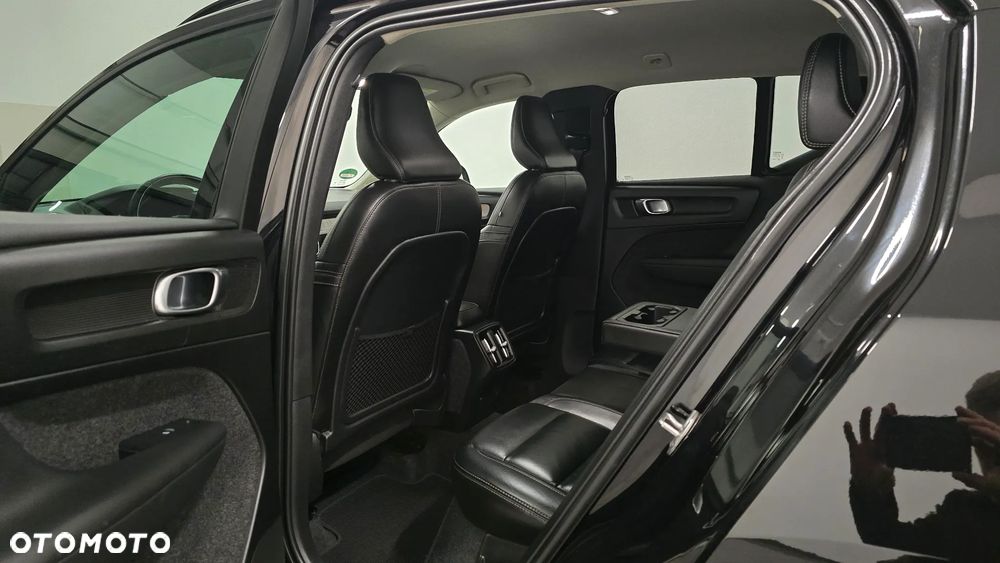 Volvo XC 40 B4 B DKG Plus Black Edition - 15