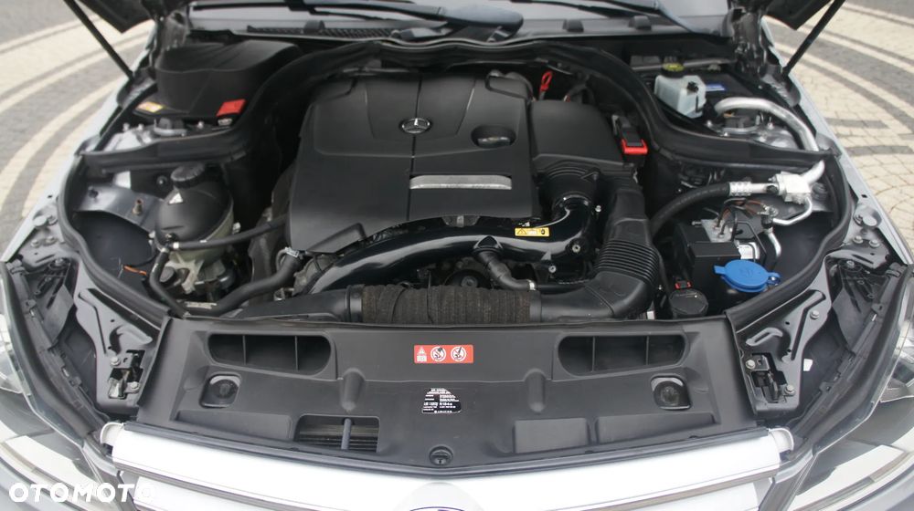 Mercedes-Benz Klasa C 180 CGI BlueEff Avantgarde - 29