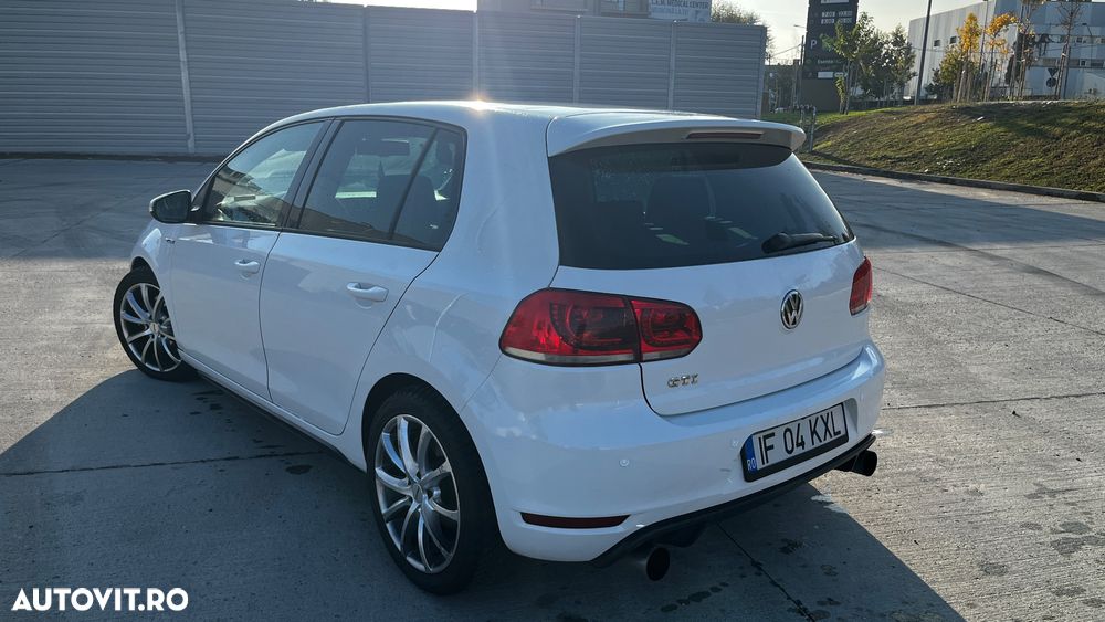 Volkswagen Golf - 6
