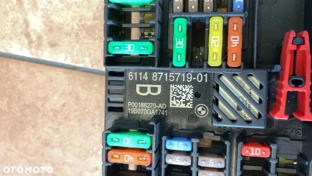 BMW G20 G21 SKRZYNKA BEZPIECZNIKÓW ROZDZIELACZ PRĄDU 8715719 8795477 - 4
