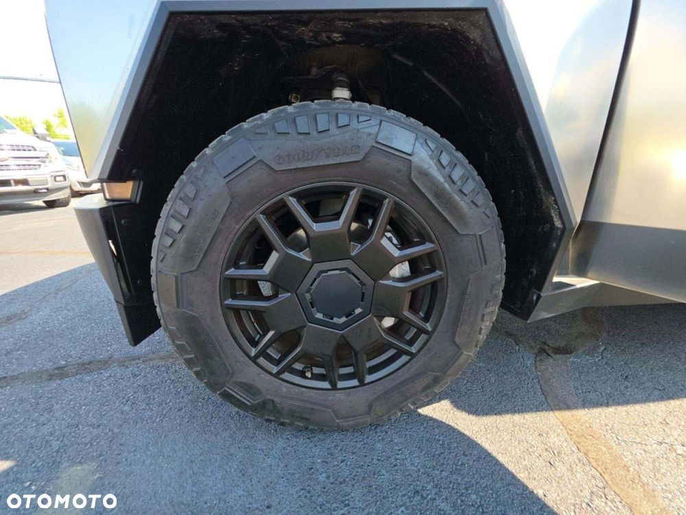 Tesla Cybertruck - 17