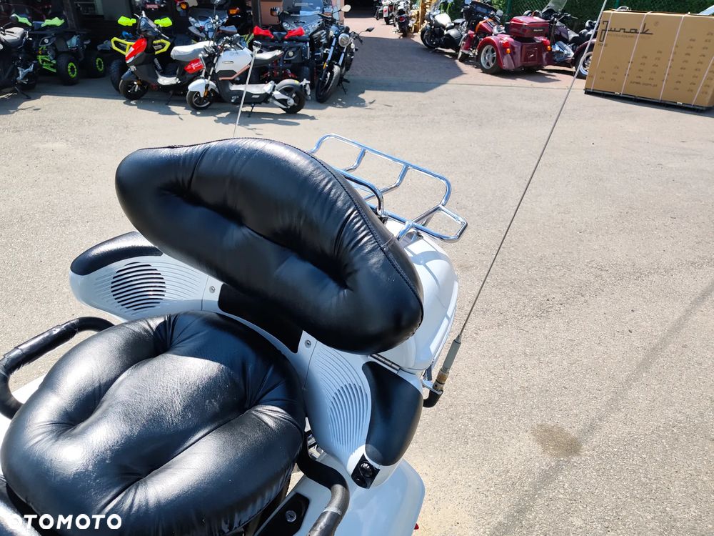 Yamaha Venture - 30