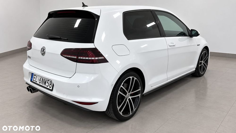 Volkswagen Golf - 5