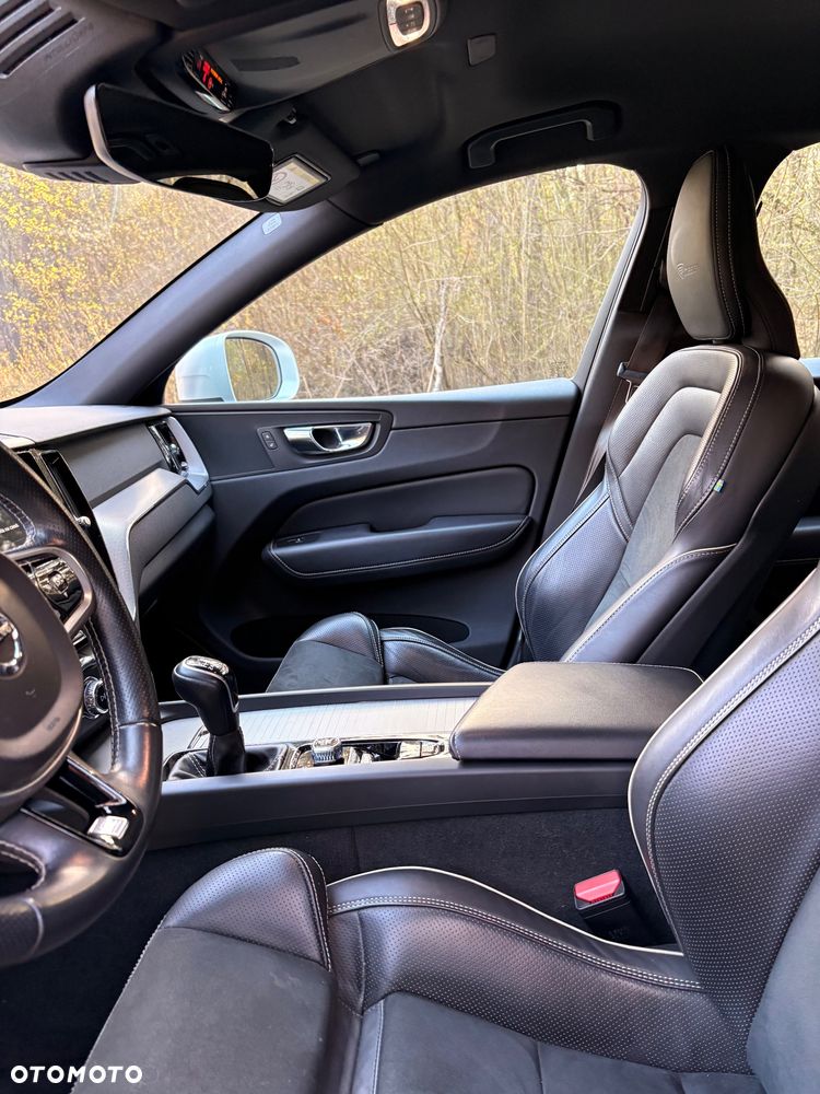 Volvo XC 60 D3 R-Design - 4