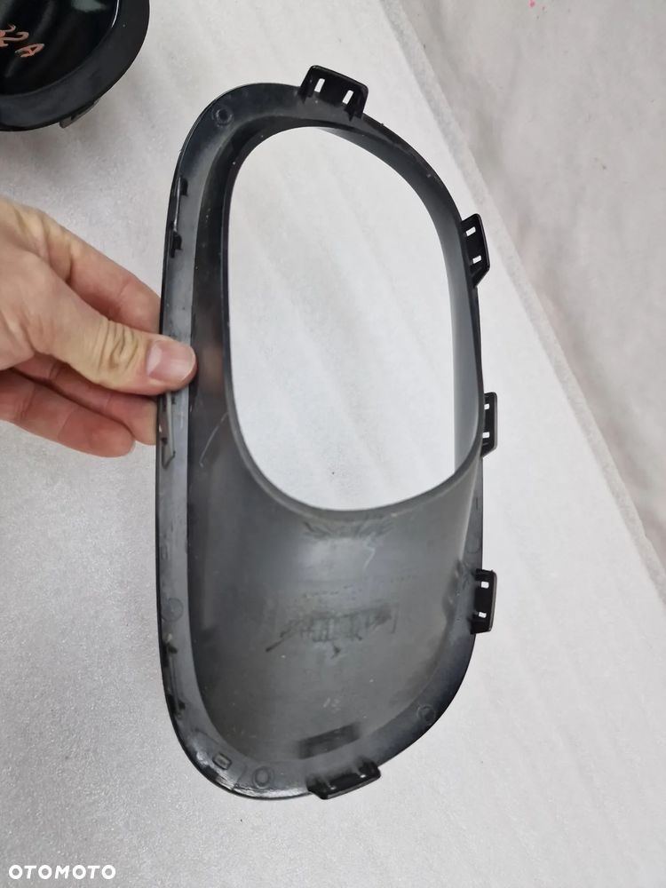 CITROEN C3 3 III 15- LEWA / PRAWA KRATKA BOCZNA ZDERZAKA PRZEDNIEGO PRZÓD , CZARNA W POŁYSKU , KOMPLET , NR 8114593 / 9813344677 / 8114592 / 9813345077 , NR AUKCJI D/32 - 5