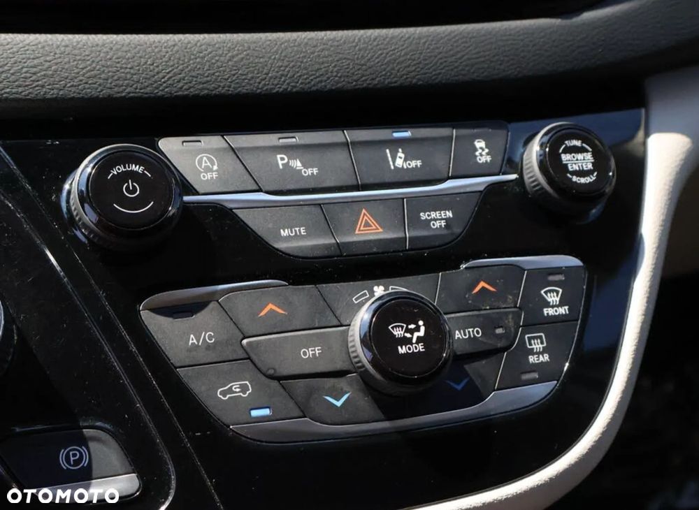 Chrysler Pacifica - 9