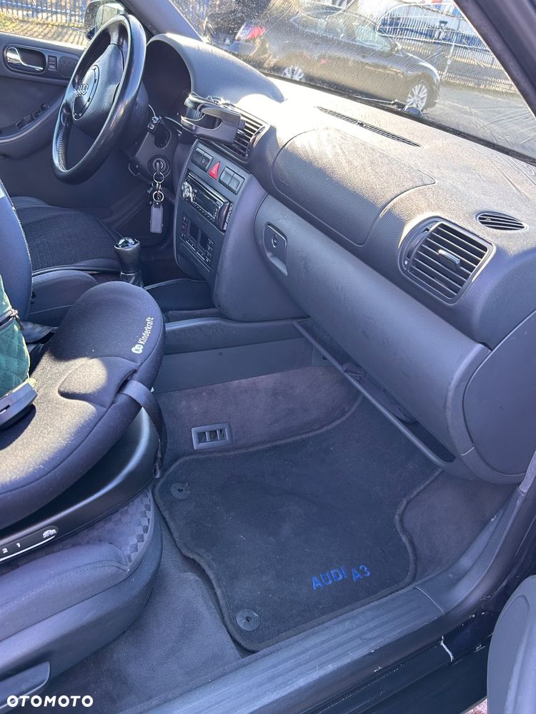 Audi A3 3-drzwiowe 1.6 Attraction - 12