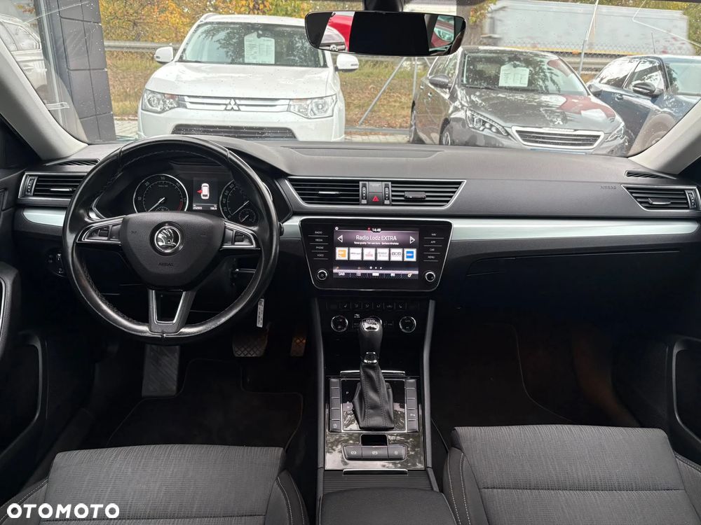 Skoda Superb 2.0 TDI Sportline DSG - 17