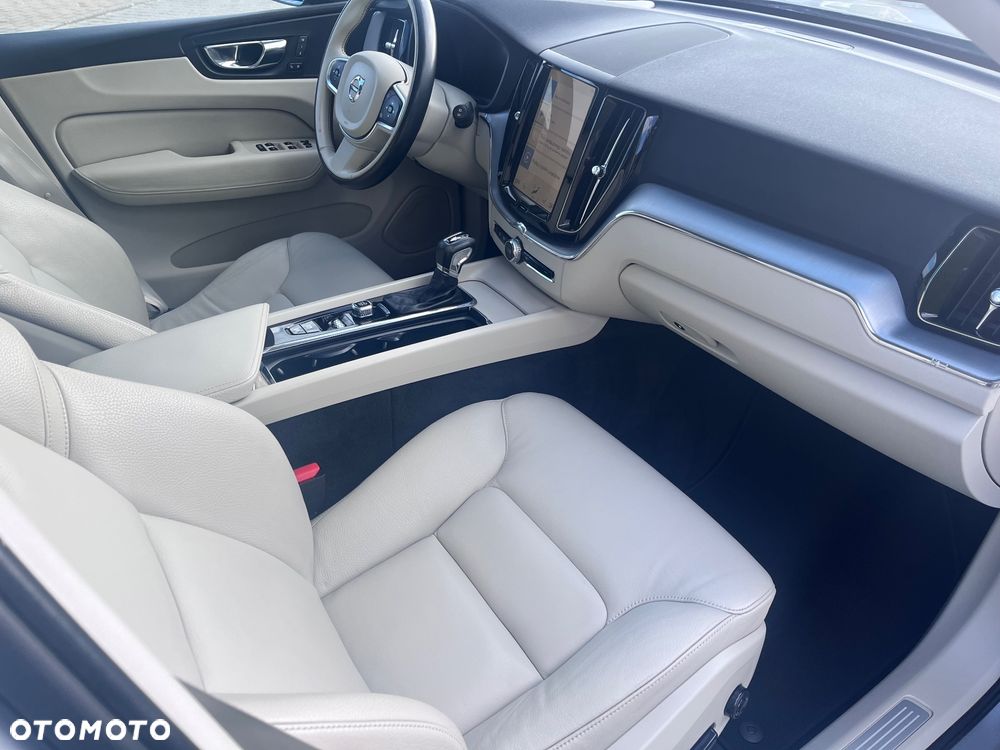 Volvo XC 60 T6 AWD Geartronic Momentum Pro - 21