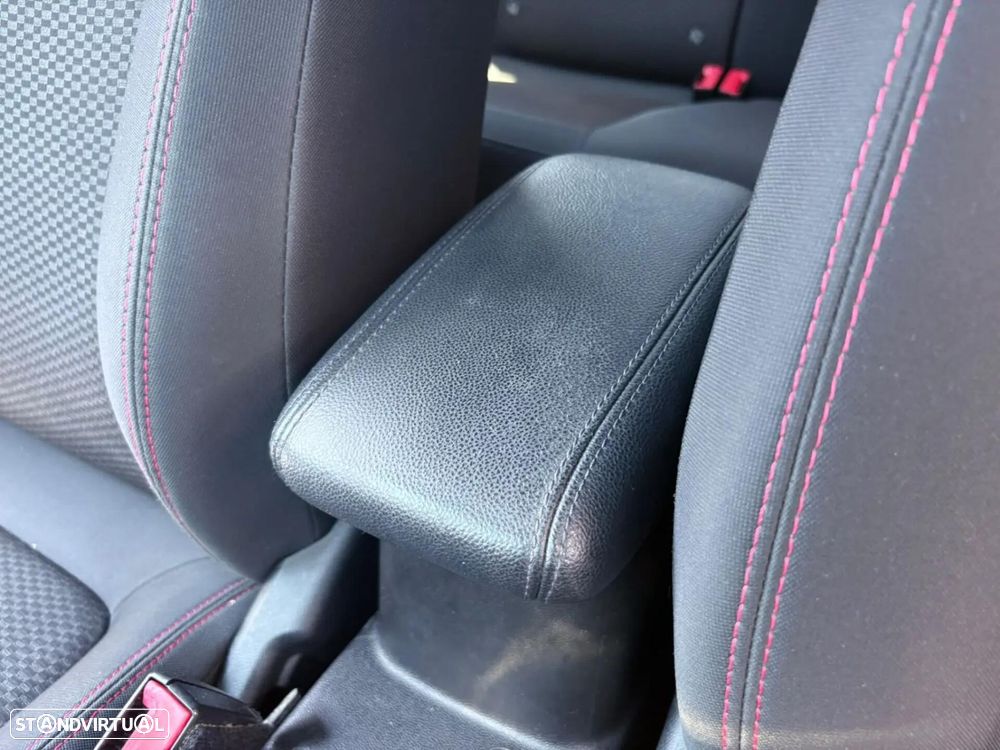 Ford Fiesta 1.0 EcoBoost ST-Line - 32