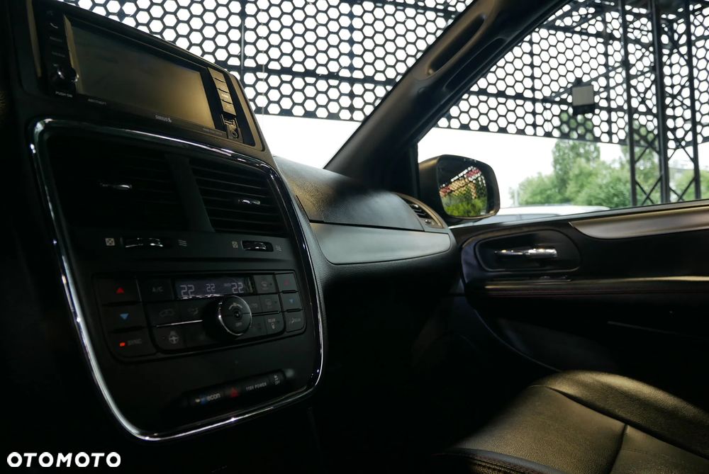 Dodge Grand Caravan - 23