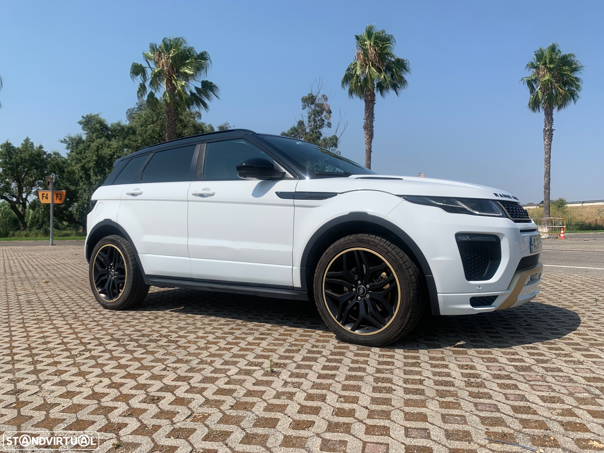 Land Rover Range Rover Evoque 2.0 TD4 SE Dynamic Auto - 17
