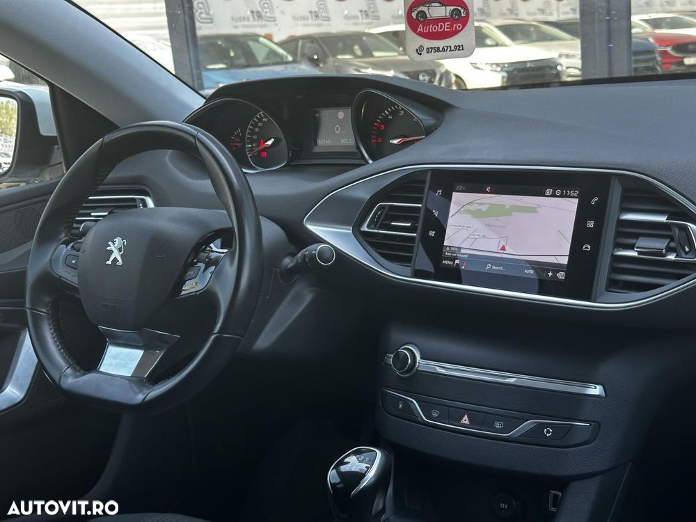 Peugeot 308 - 8