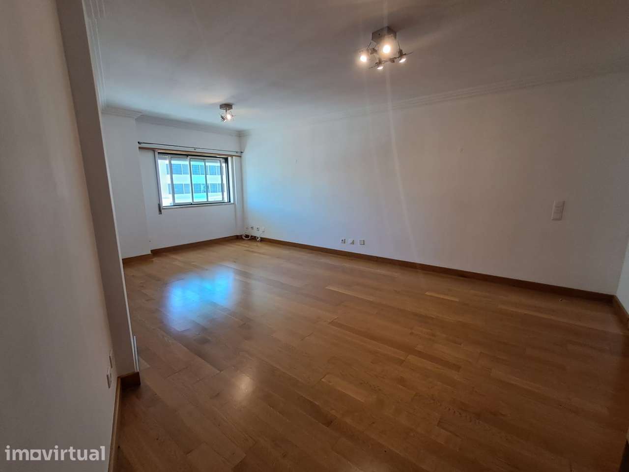 T2 com 93 m², suite e estacionamento em Benfica - Grande imagem: 2/18