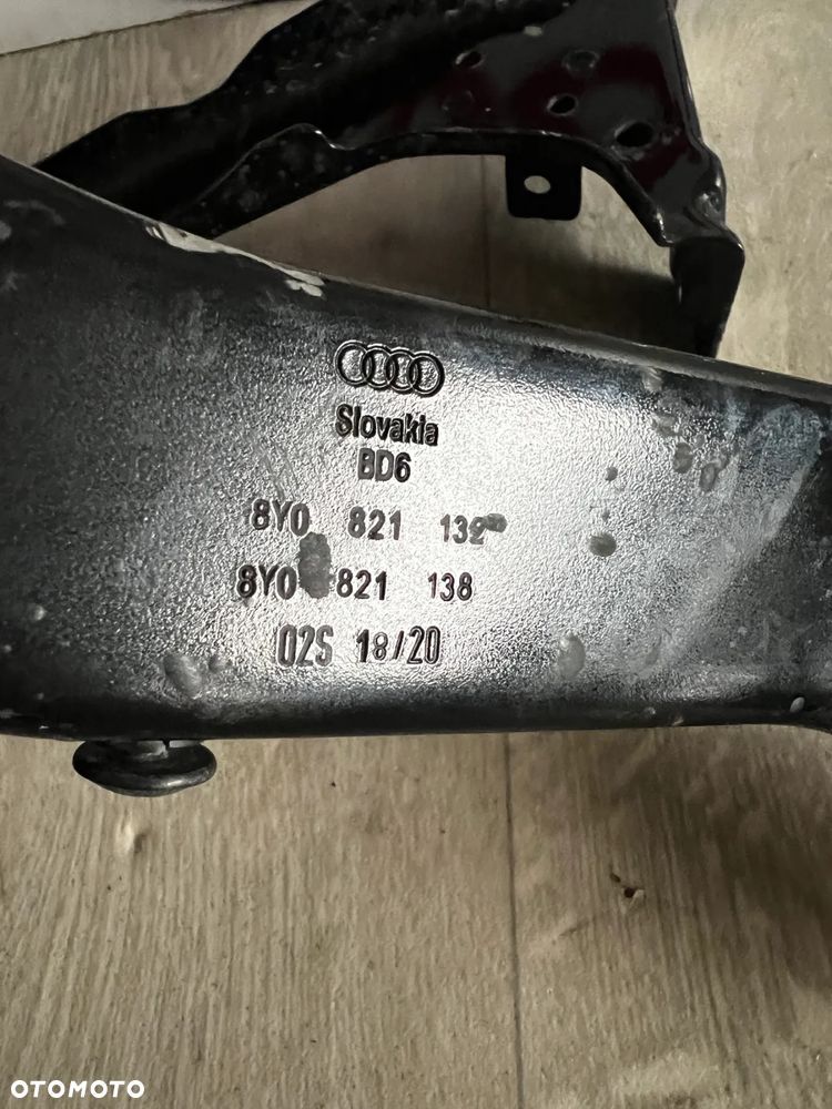 S3 8Y A3 WSPORNIK UCHYWT MOCOWANIE BŁOTNIKA PRAWY PRZÓD LZ5M 8Y0821138 - 2