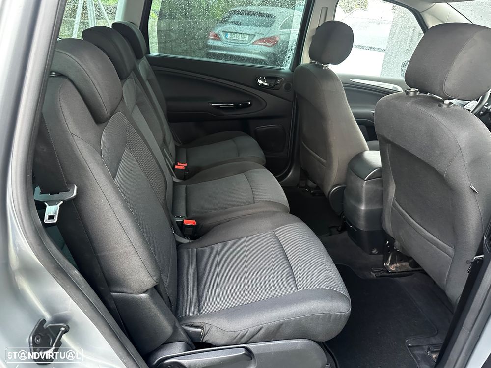 Ford S-Max 2.0 TDCi Titanium 7L - 31