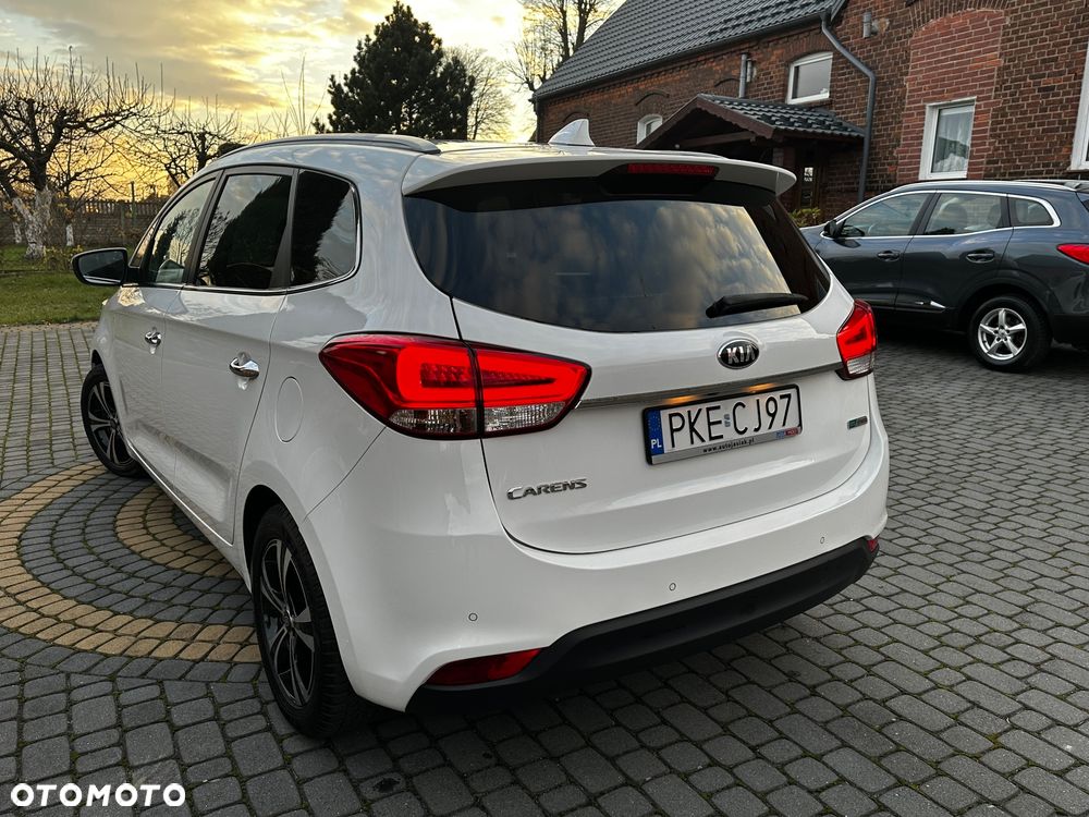 Kia Carens - 4