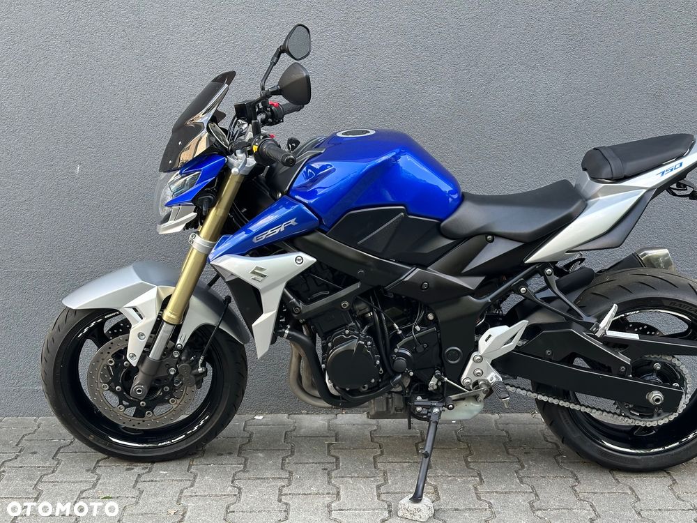 Suzuki GSR - 9