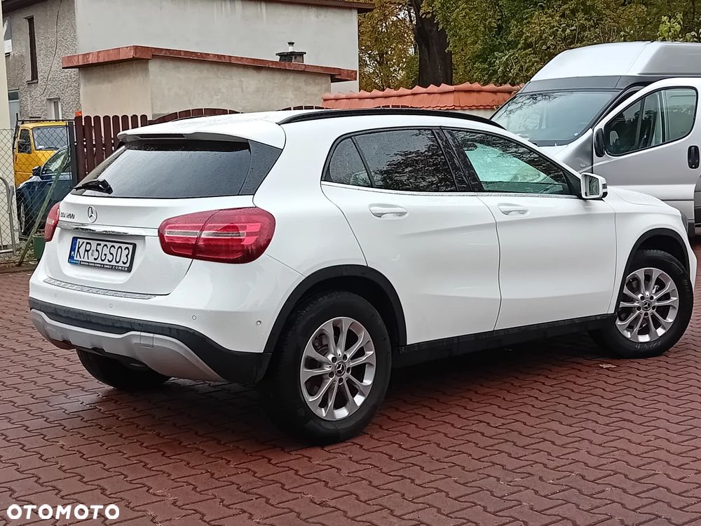 Mercedes-Benz GLA 200 7G-DCT Urban - 13