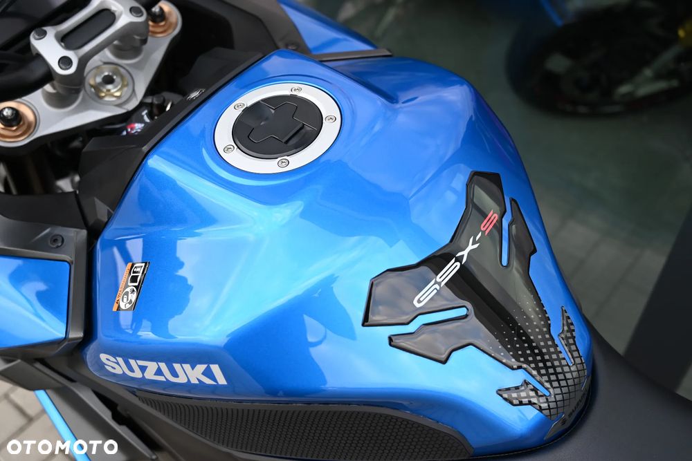 Suzuki GSX - 31