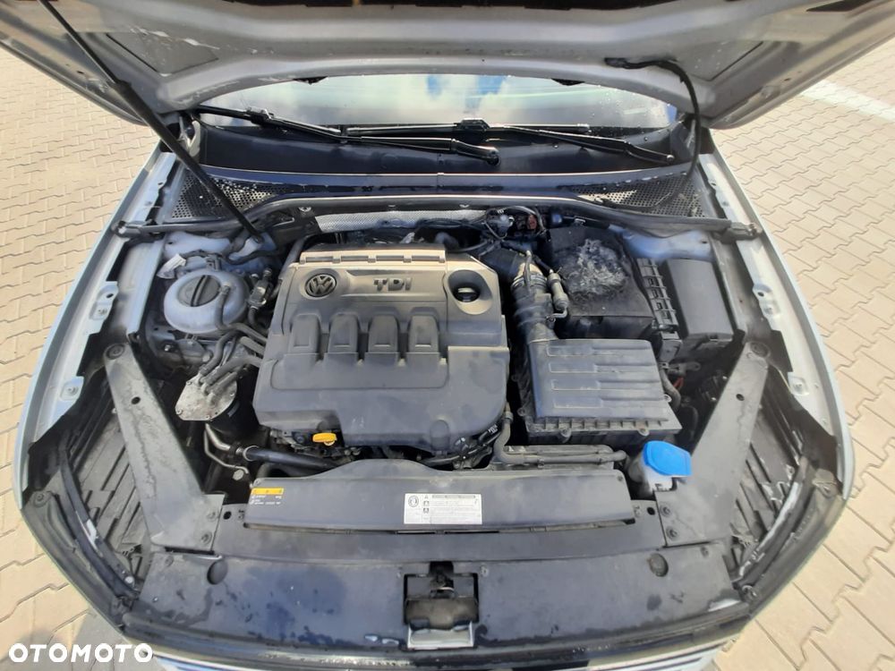 Volkswagen Passat 2.0 TDI (BlueMotion Technology) DSG Comfortline - 14
