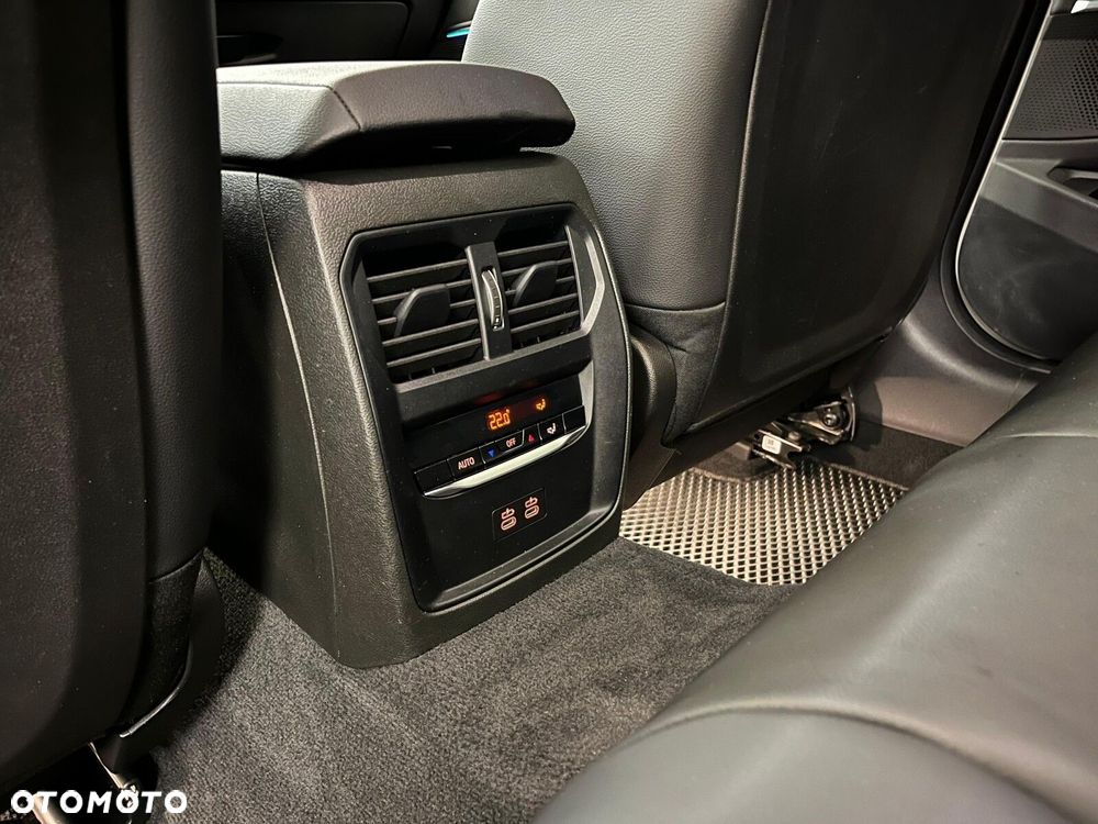BMW Seria 3 320d xDrive mHEV M Sport sport - 32