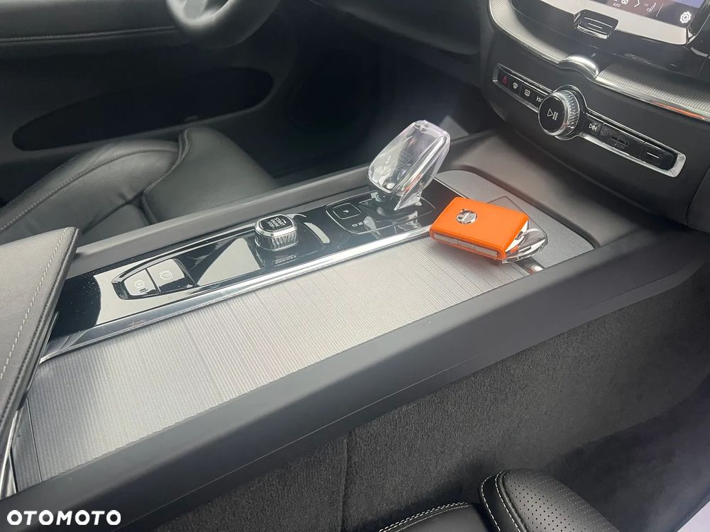 Volvo XC 60 B5 B AWD Ultra Black Edition - 25