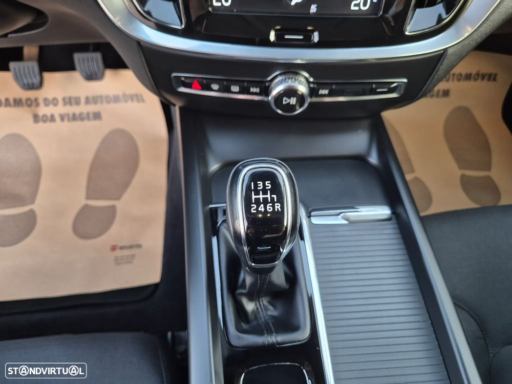 Volvo V60 2.0 D3 Momentum - 28