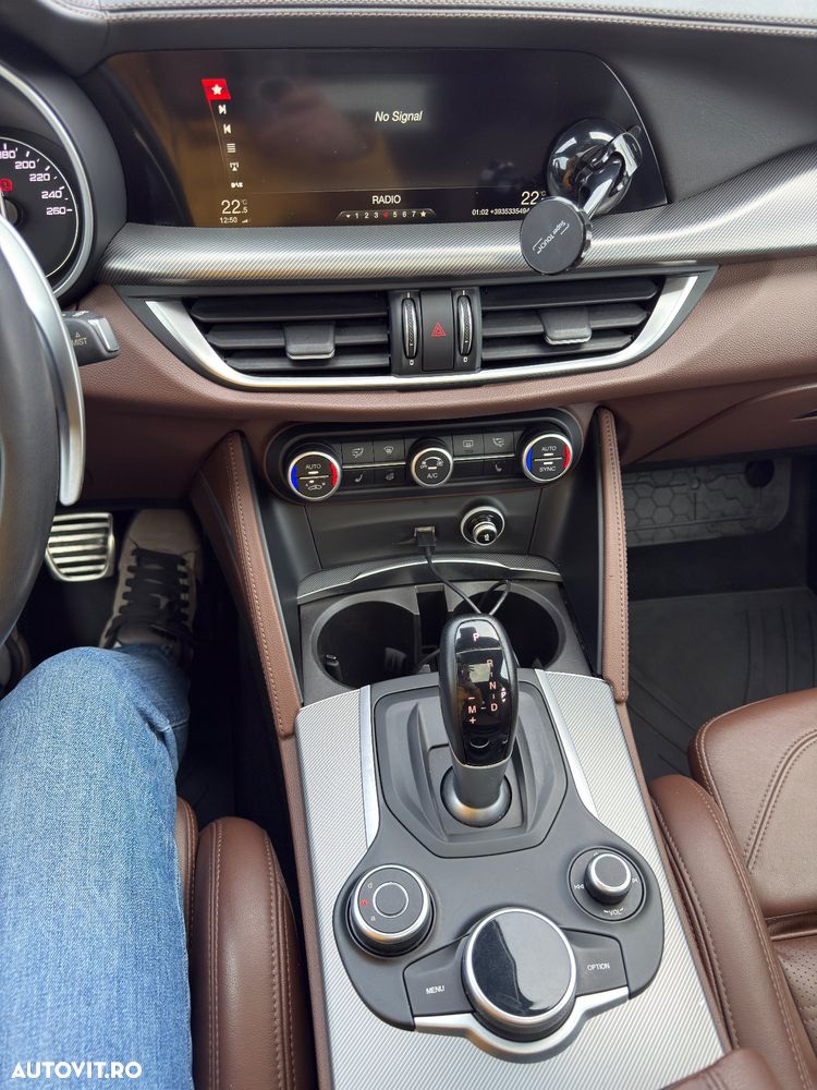 Alfa Romeo Stelvio 2.0 Turbo 16V AT8-Q4 B-Tech - 2