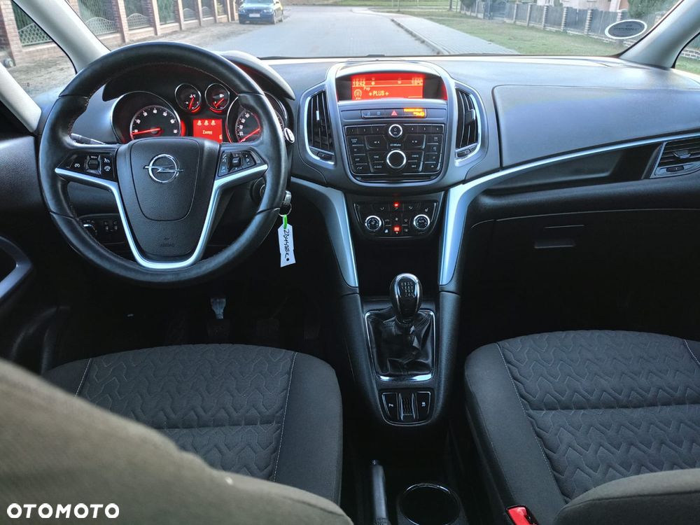 Opel Zafira - 10