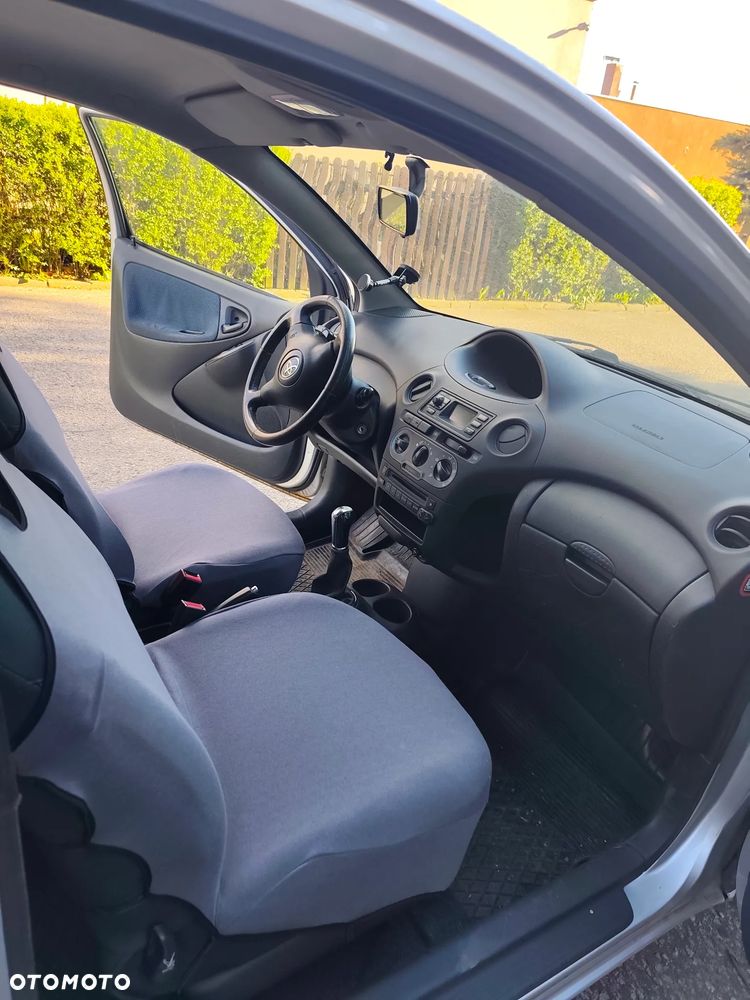 Toyota Yaris 1.3 VVT-i Sol - 11