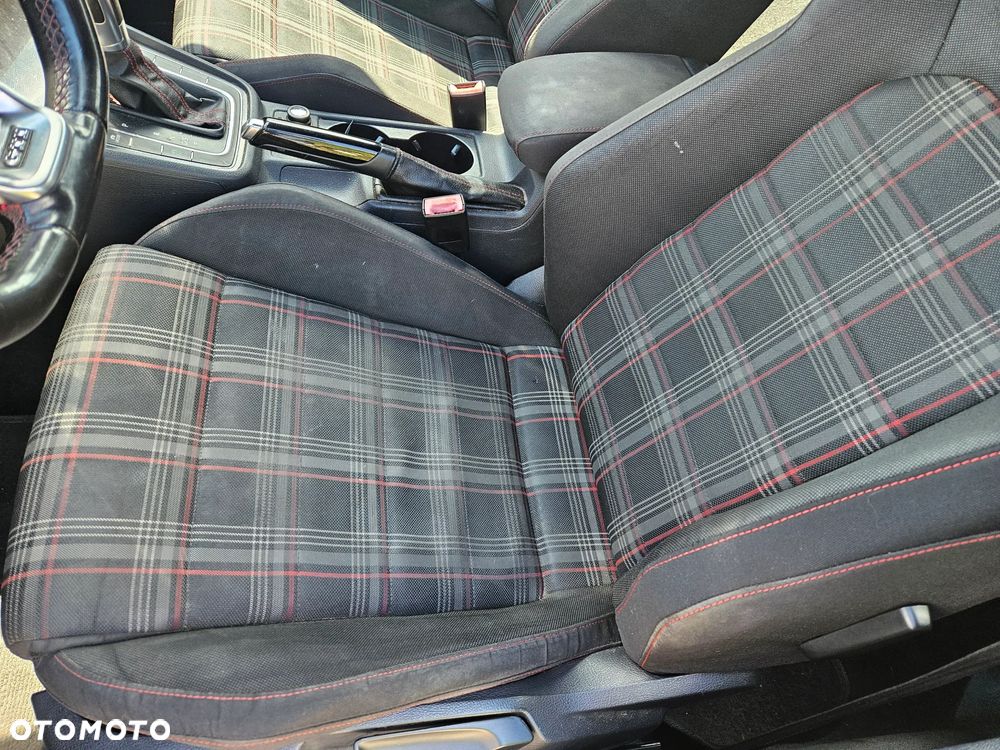 Volkswagen Golf GTI (BlueMotion Technology) DSG - 21