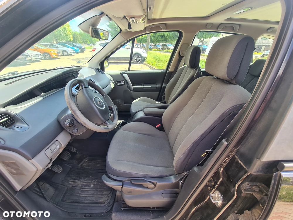 Renault Grand Scenic - 10