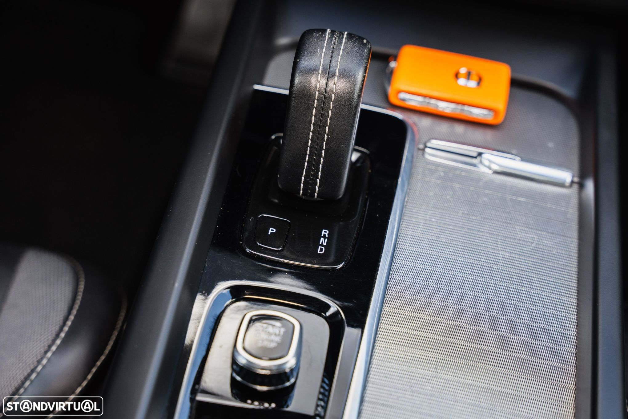Volvo XC 60 2.0 T6 PHEV R-Design AWD - 24