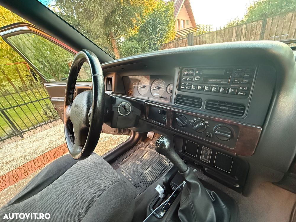 Jeep Grand Cherokee - 11