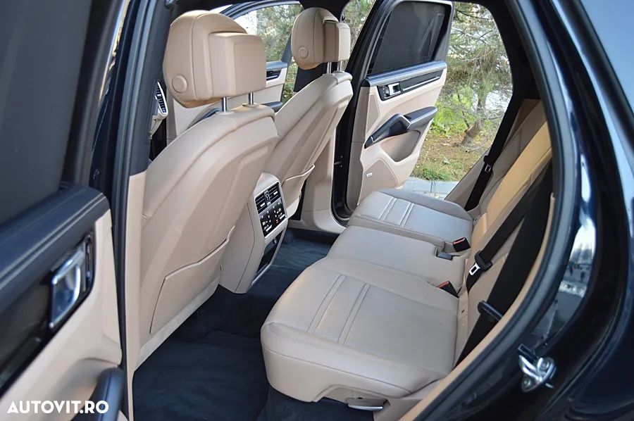 Porsche Cayenne S Tiptronic S Platinum Edition - 14