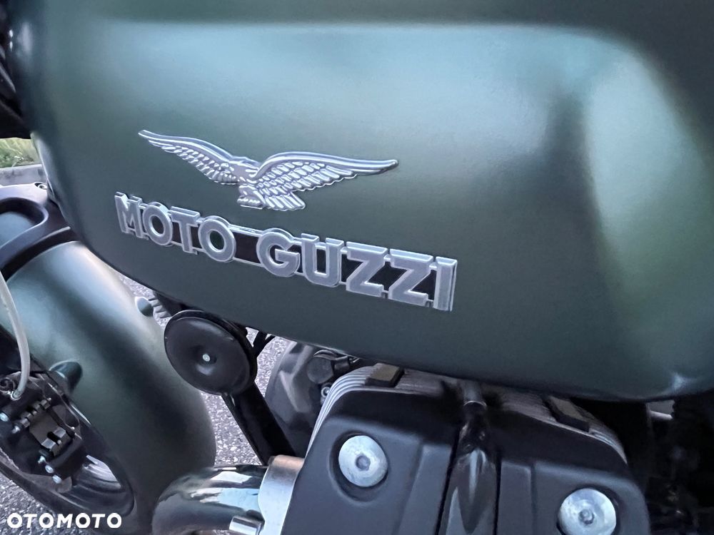 Moto Guzzi V7 - 12