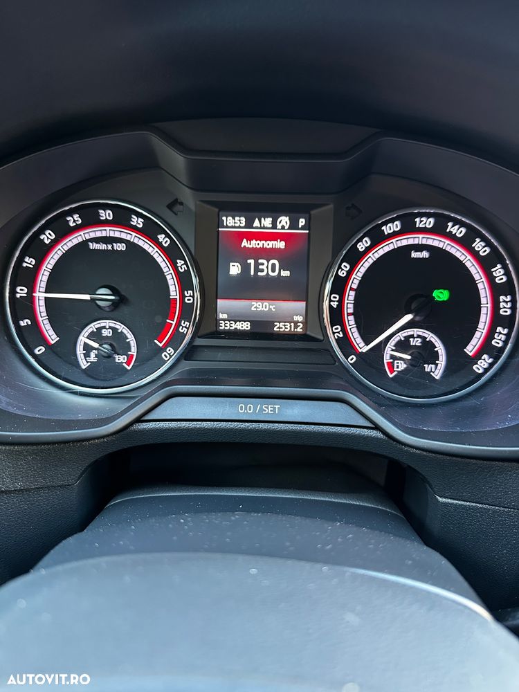 Skoda Octavia 2.0 TDI DSG RS - 5