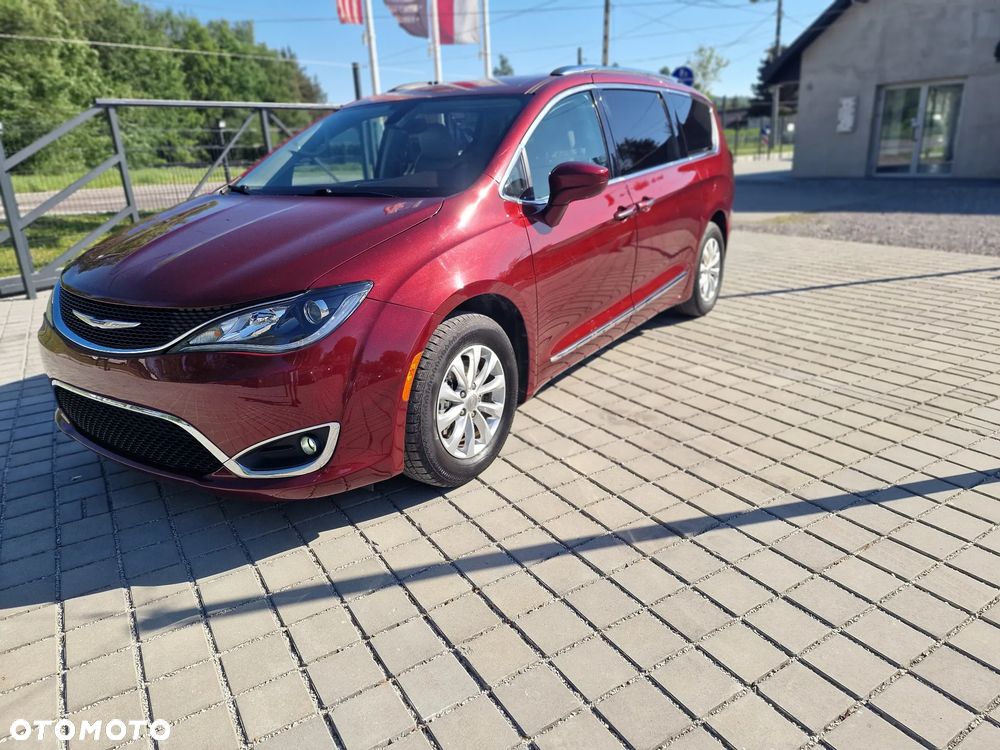 Chrysler Pacifica - 1