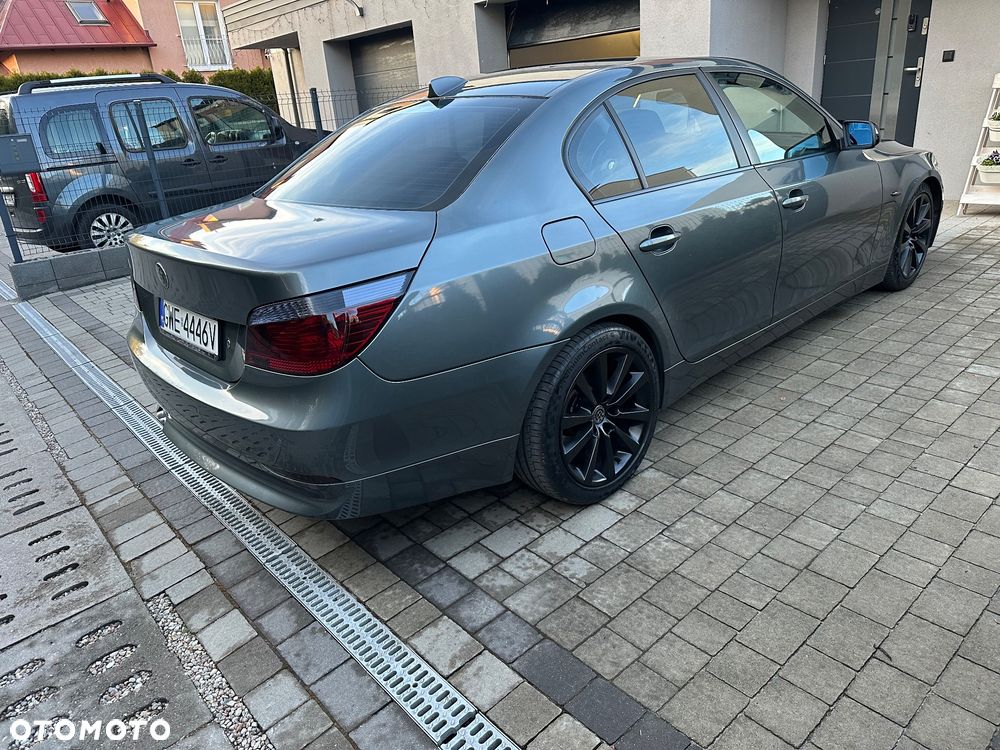 BMW Seria 5 525i - 4