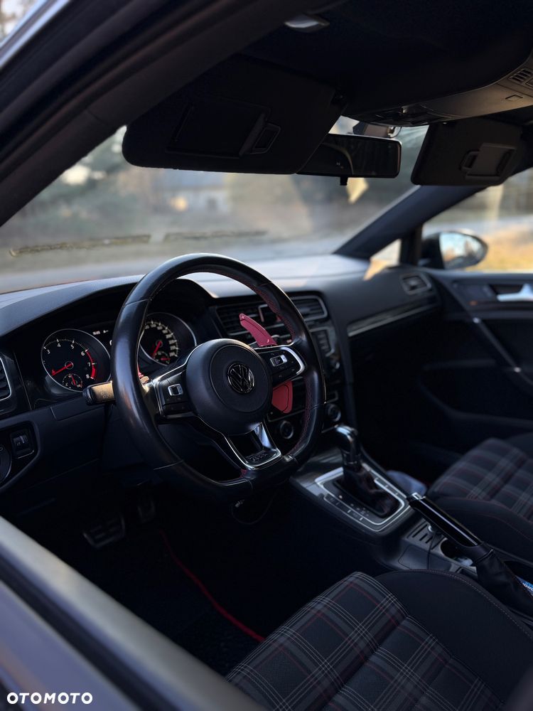 Volkswagen Golf - 13