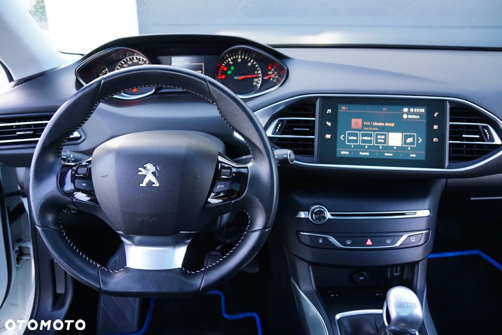 Peugeot 308 BlueHDi 130 Stop & Start Allure Business-Paket - 33