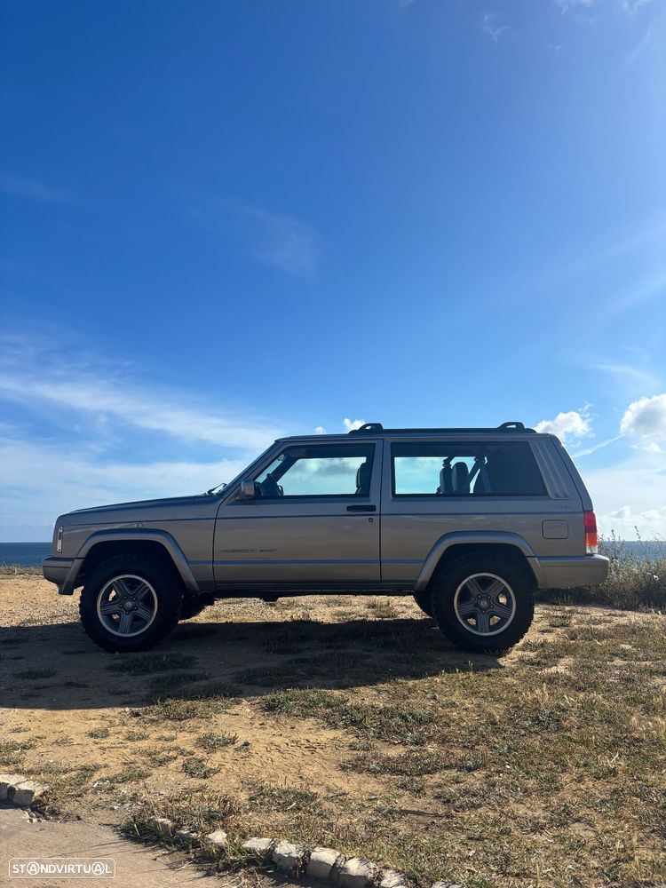 Jeep Cherokee 2.5 TD Base - 13