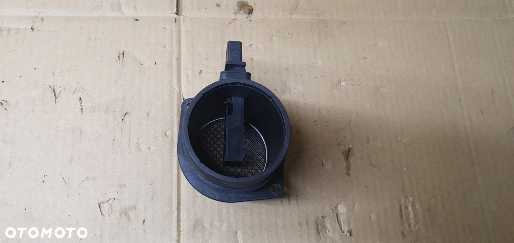 Przepływomierz powietrza VW Passat B6 2.0 TDI 03G906461C 0281002735 - 3