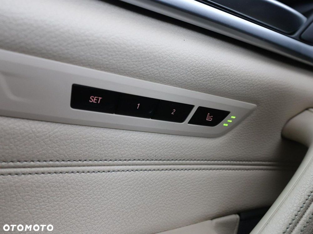 BMW Seria 5 520d xDrive - 39