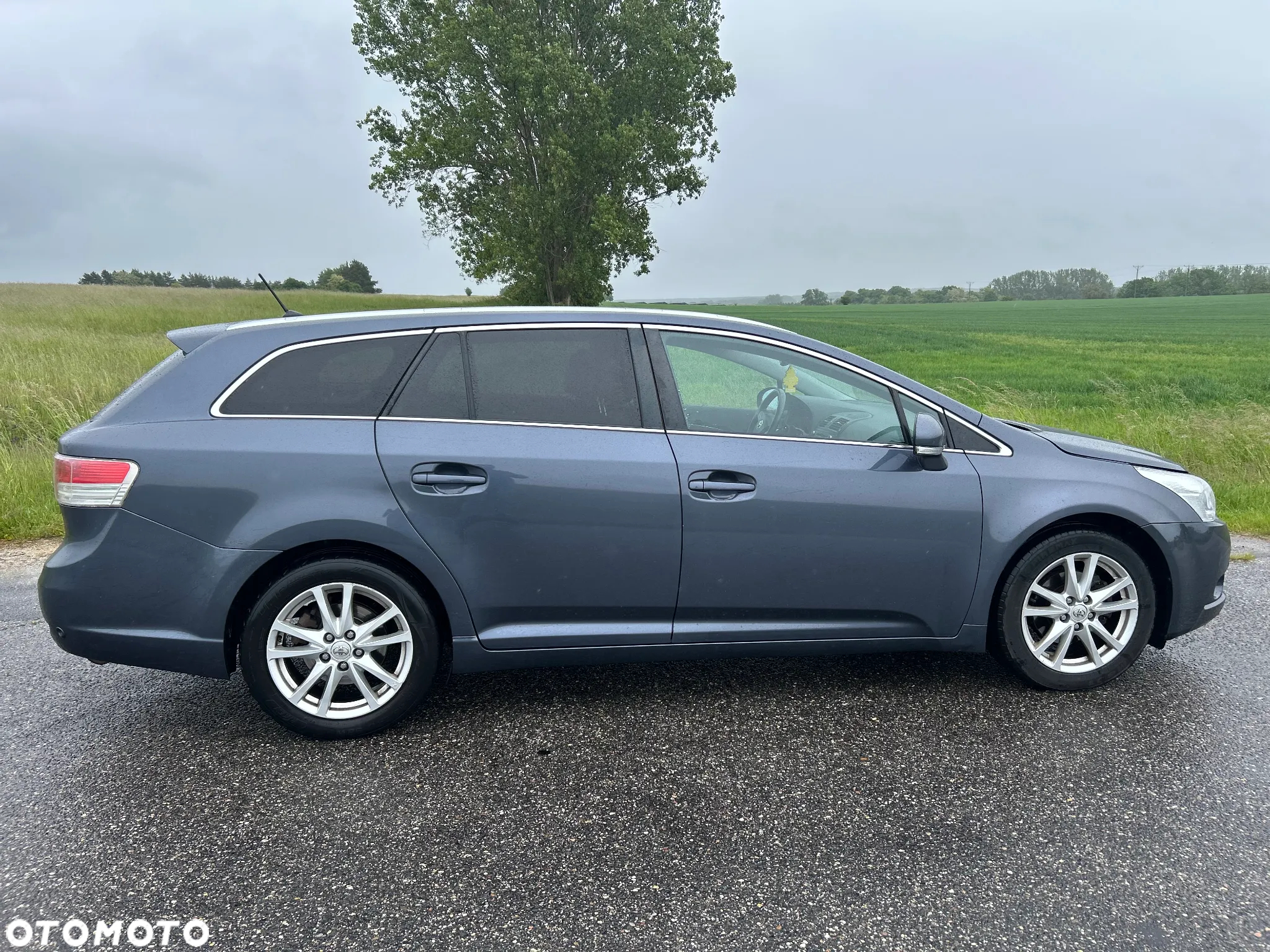 Toyota Avensis 2.0 D-4D Combi Sol - 13