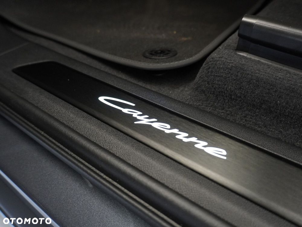 Porsche Cayenne E-Hybrid PHEV Black Edition - 24