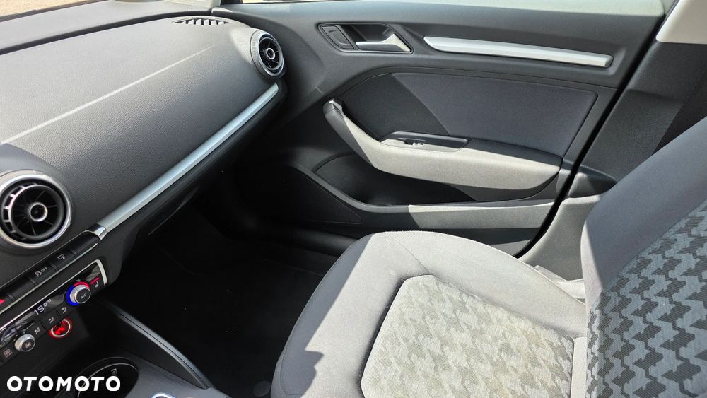 Audi A3 Sportback - 19