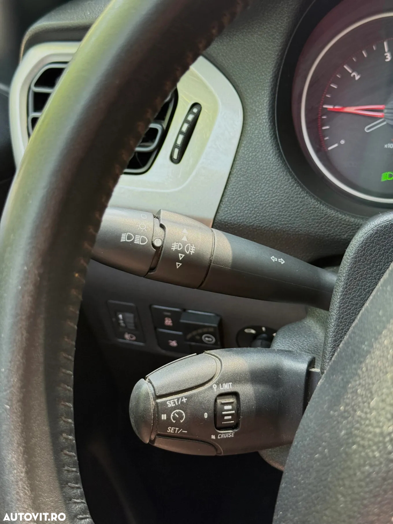 Citroën C-Elysée 1.2 PureTech BVM Shine - 23